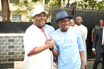 Despite Past Denials Of Rift, Akume, Alia Settle