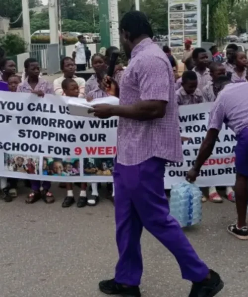 VDM, Pupils In Public Drama In Wike’s Residence