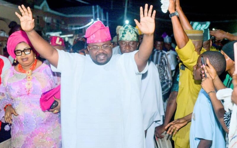 Oyo PDP Governorship Aspirant, Oguntoyinbo, Charges Politicians To Give Back To Society