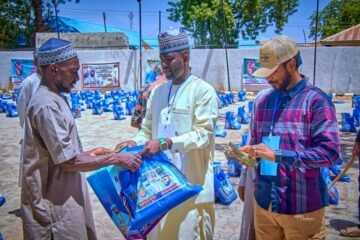 Eid el-fitr: Nigerian Agric Insurance Corporation Boss Puts Smiles On Faces Of Vulnerable Persons In Zamfara
