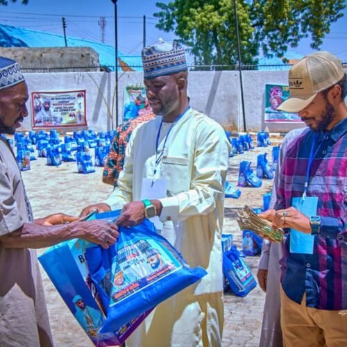 Eid el-fitr: Nigerian Agric Insurance Corporation Boss Puts Smiles On Faces Of Vulnerable Persons In Zamfara