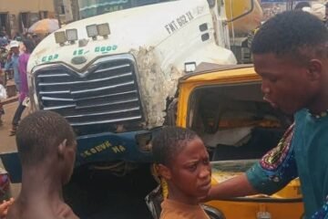 HORROR! Many Feared Dead, Injured In Ibadan As Trailer Fails Brake, Runs Into Tricycles, Passengers