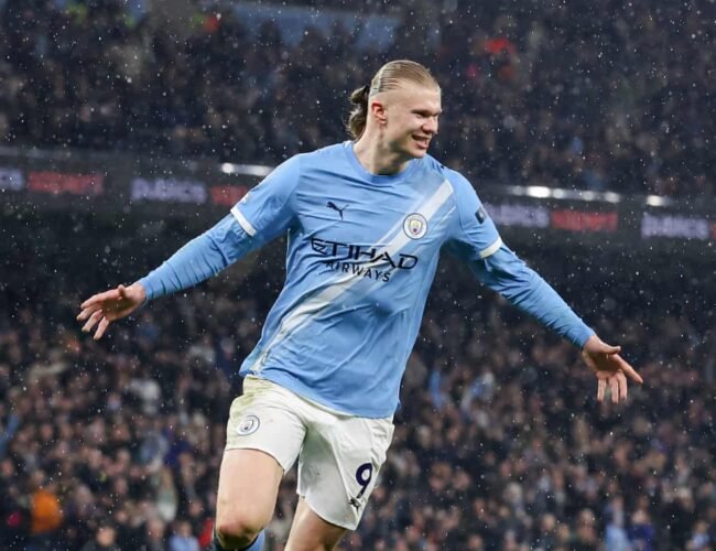 Who Is Leading EPL Top Scorer Race 2025-26?