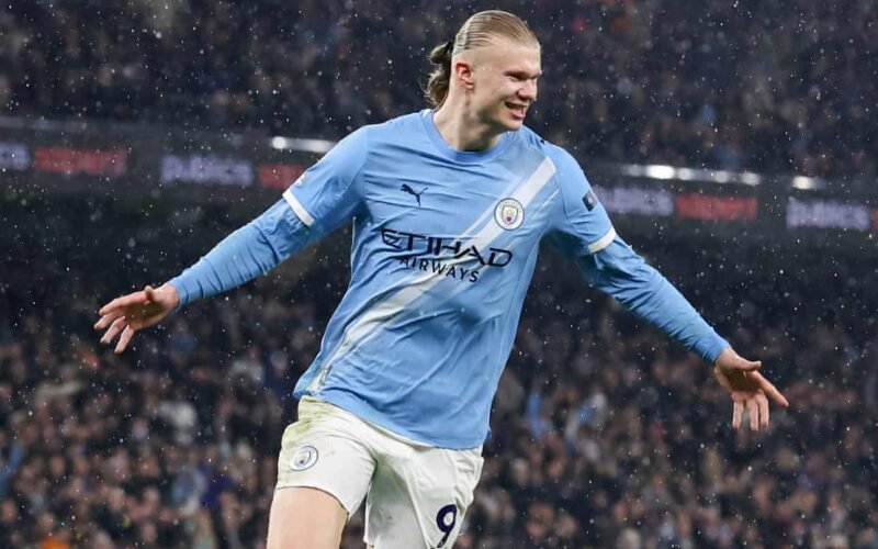 Who Is Leading EPL Top Scorer Race 2025-26?