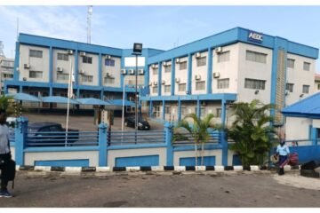 Darkness Looms In Abuja As NLC Shuts Down AEDC Hqtrs Over ‘Deceitful’ Sack Of 900 Workers