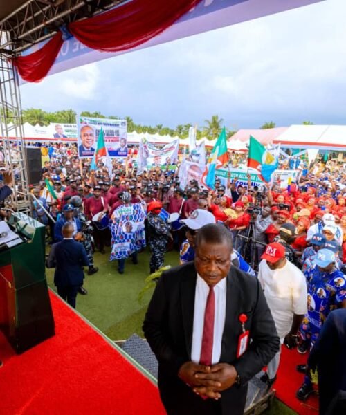 Rejoicing As Mbah’s Kinsmen Treat Gov to Grand Reception, Hail Achievements