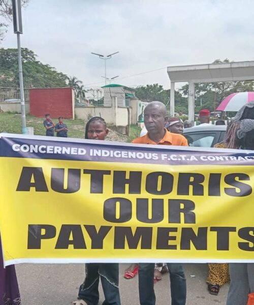 EXCLUSIVE! Alleged N5.2b Debt: Tension, Drama As Wike Stops Convoy To Confront Protesting FCT Contractors (READ BLOW BY BLOW ACCOUNT OF WHAT HAPPENED)