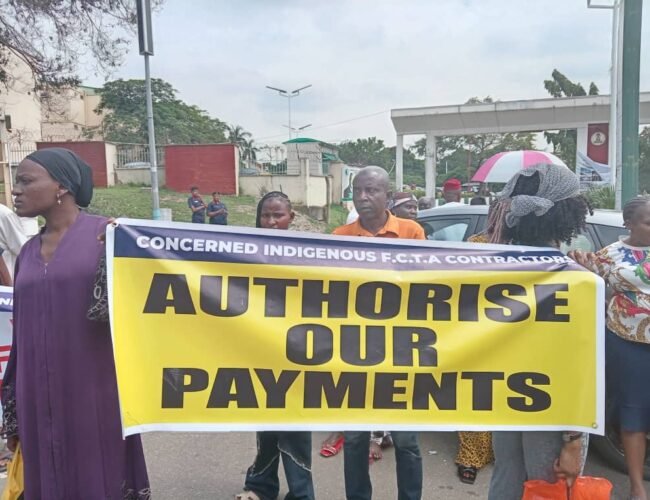 EXCLUSIVE! Alleged N5.2b Debt: Tension, Drama As Wike Stops Convoy To Confront Protesting FCT Contractors (READ BLOW BY BLOW ACCOUNT OF WHAT HAPPENED)