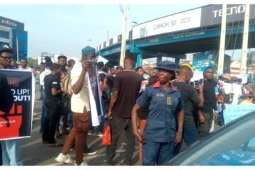 School Kidnappings: Tension Grips Ibadan As Civil Society Organizations Storm Streets In Protest, Teachers Down Tools