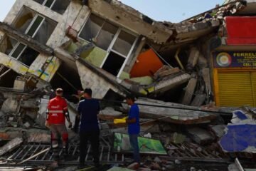 At Least 100 Perish In Colombia Earthquake, Shakira, About-A-Week-In-Office President Mourn