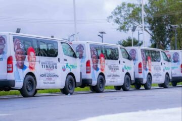 Uzodimma Hands 30 Campaign Buses To Imo APC Chairmen, Others