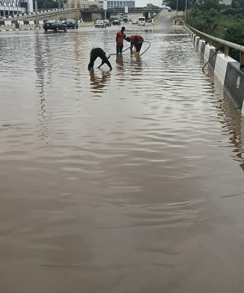 FCTA’s DFMM Pushes Back Against Flooding, Undertakes Major Desilting In Federal Capital City, As Residents Rejoice‎