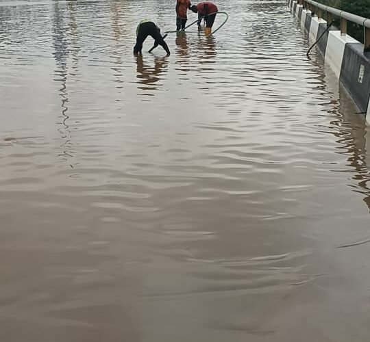 FCTA’s DFMM Pushes Back Against Flooding, Undertakes Major Desilting In Federal Capital City, As Residents Rejoice‎