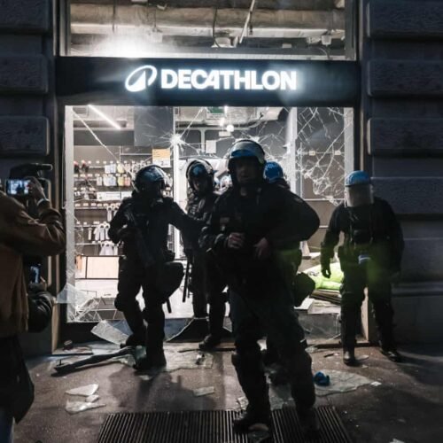 As France-type Riots Hit Italy, Govt Replies By Ordering Soldiers To Streets