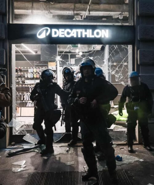 As France-type Riots Hit Italy, Govt Replies By Ordering Soldiers To Streets