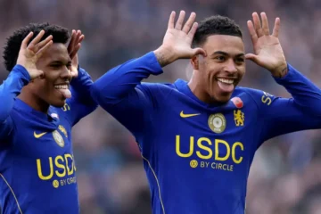 Chelsea ‘Disunite’ 10-Man Manchester Utd, Heap More Misery In 2-0 Win