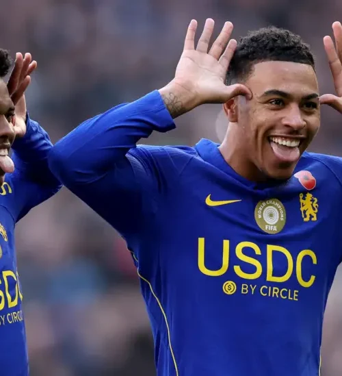 Chelsea ‘Disunite’ 10-Man Manchester Utd, Heap More Misery In 2-0 Win